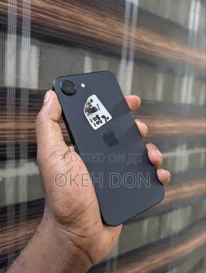 Apple iPhone 16e 128 GB Black