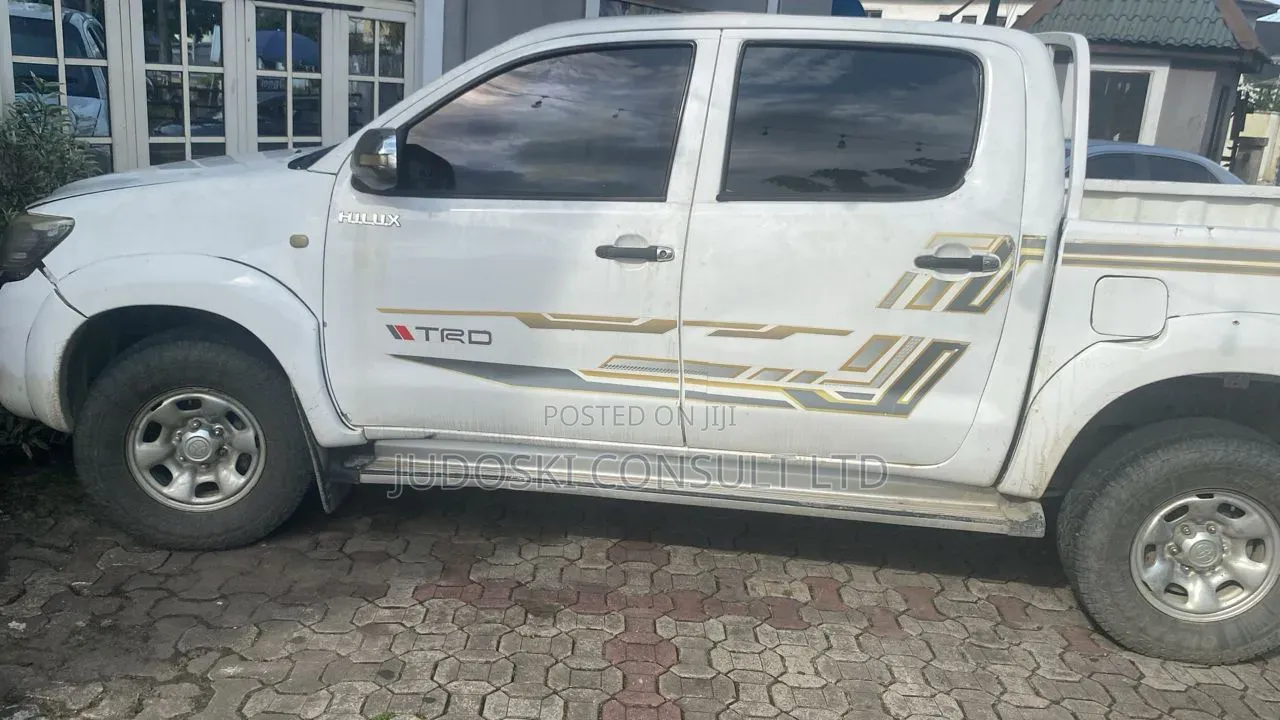 Toyota Hilux 2012 White