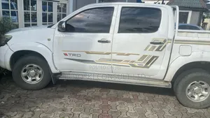 Toyota Hilux 2012 White