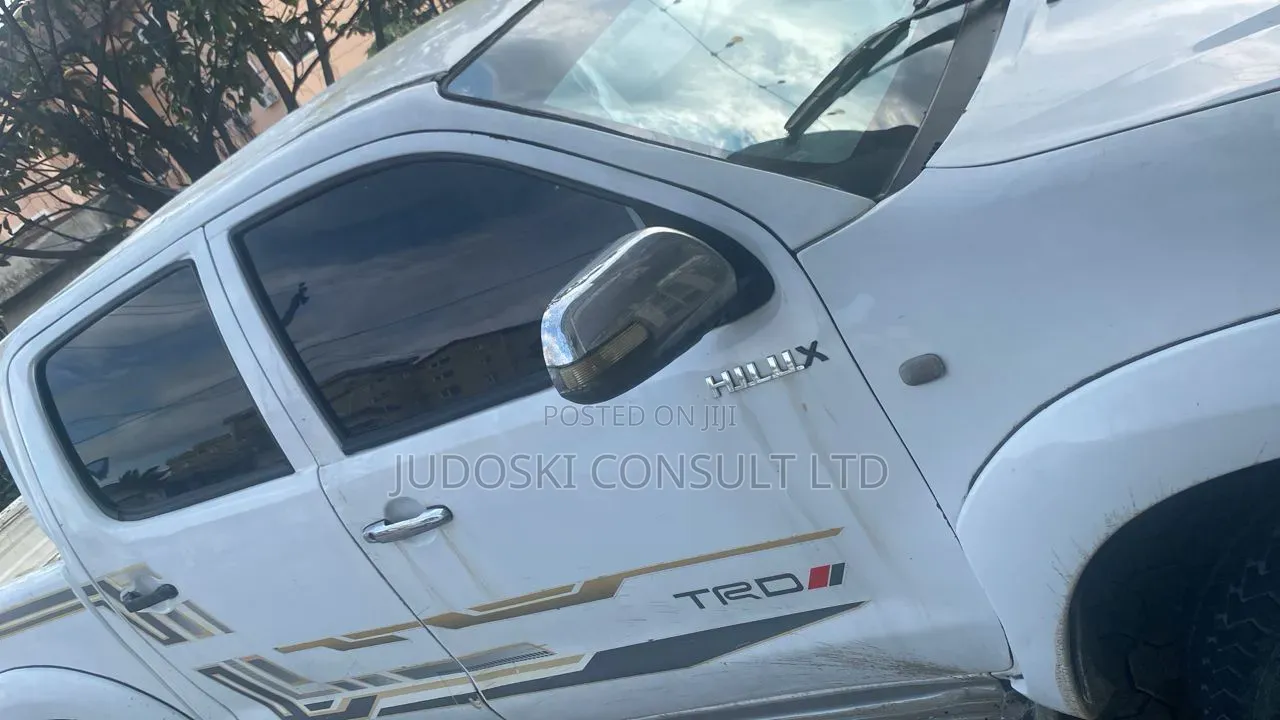 Toyota Hilux 2012 White