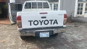 Toyota Hilux 2012 White