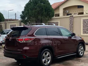 Toyota Highlander 2015 Red
