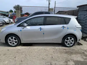 Toyota Corolla LE 4dr Sedan (1.8L 4cyl 4A) 2010 Silver