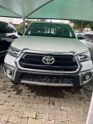 Toyota Hilux 2025 White