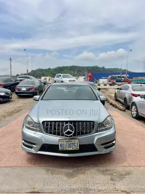 Mercedes-Benz C300 2013 Blue