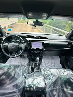Toyota Hilux 2025 Black
