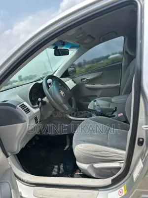 Toyota Corolla LE 4dr Sedan (1.8L 4cyl 4A) 2010 Silver