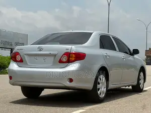 Toyota Corolla LE 4dr Sedan (1.8L 4cyl 4A) 2010 Silver