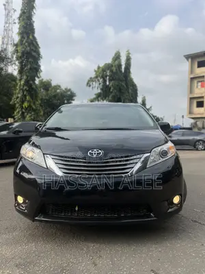Toyota Sienna XLE 7 Passenger 2011 Black
