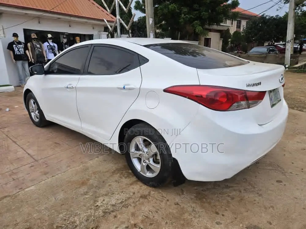 Hyundai Elantra 2013 White