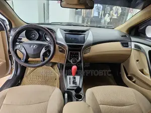 Hyundai Elantra 2013 White