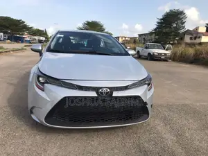 Toyota Corolla LE 2022 Silver