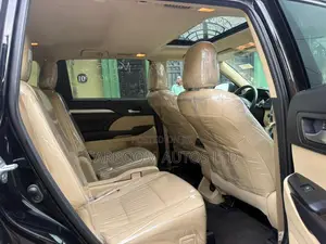 Toyota Highlander SE 2019 Black