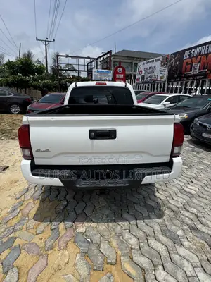Toyota Tacoma 2023 White