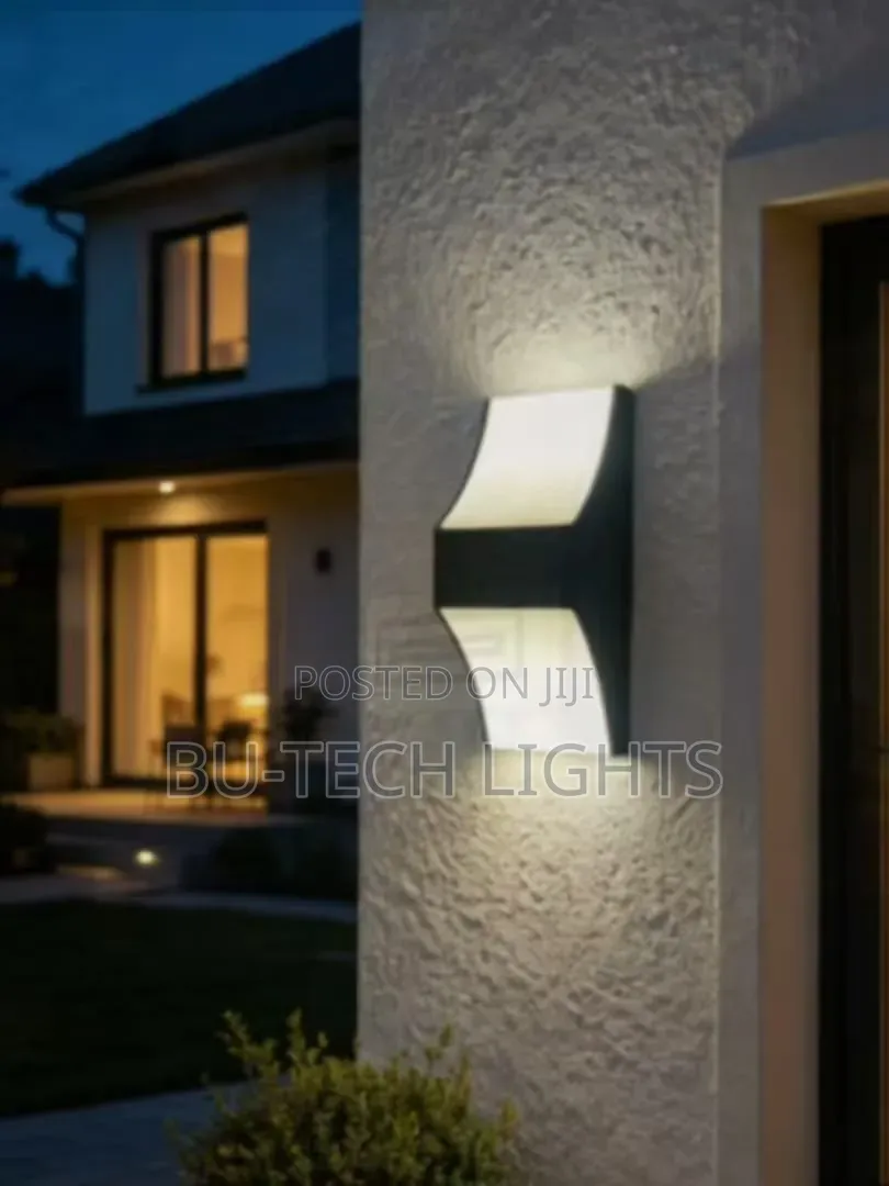 Curved Outdoor LED Wall Lamp