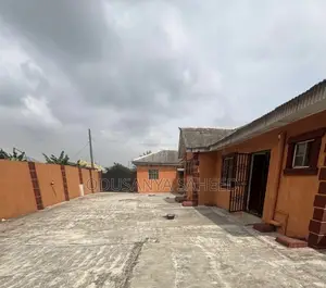 5bdrm Bungalow in Abule Close Offin, Igbogbo for sale