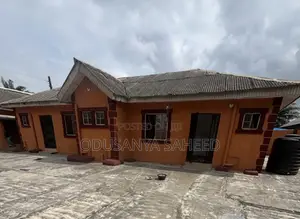 5bdrm Bungalow in Abule Close Offin, Igbogbo for sale