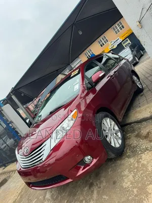 Toyota Sienna 2014 Red