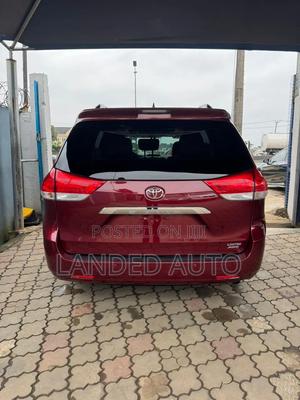 Toyota Sienna 2014 Red