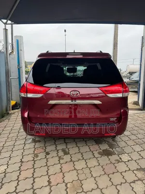 Toyota Sienna 2014 Red