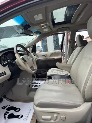 Toyota Sienna 2014 Red
