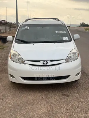 Toyota Sienna XLE 4WD 2007 White