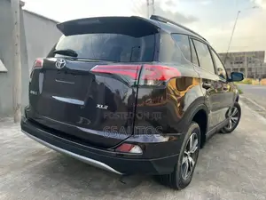 Toyota RAV4 XLE 4dr SUV (2.5L 4cyl 6A) 2018 Purple
