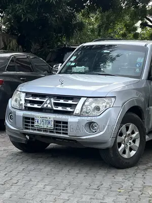 Mitsubishi Pajero V90 3.0 V6 GLS/GLX 2015 Silver