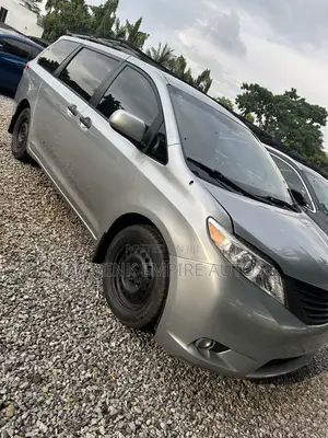 Toyota Sienna 2012 Silver