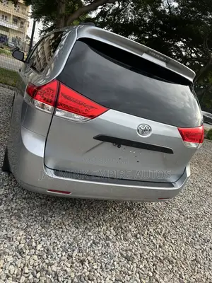 Toyota Sienna 2012 Silver