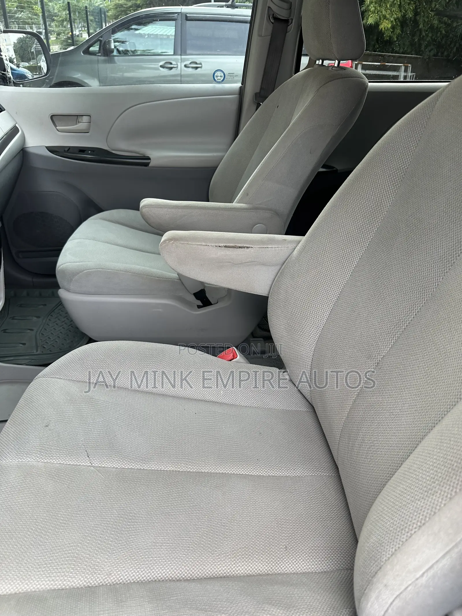 Toyota Sienna 2012 Silver