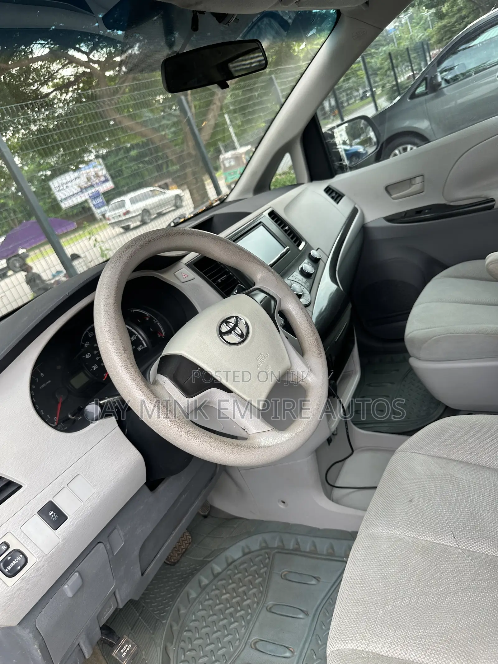 Toyota Sienna 2012 Silver