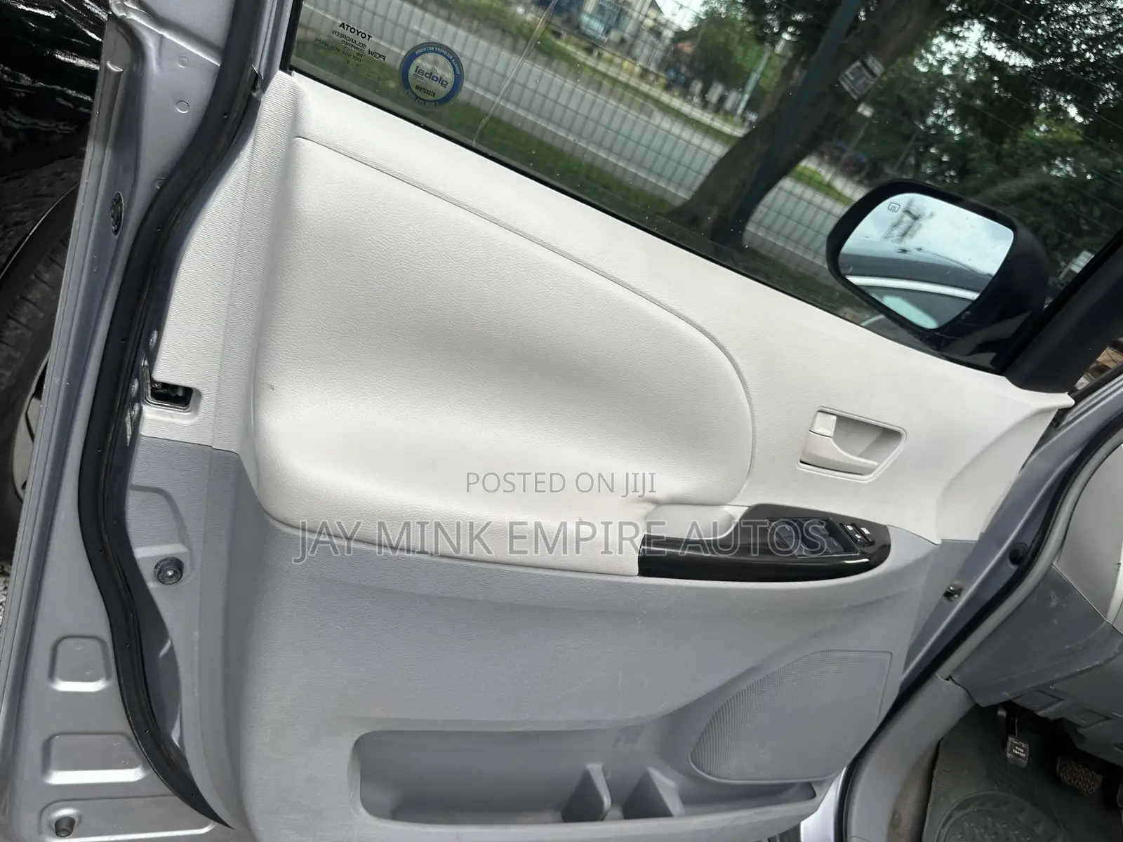 Toyota Sienna 2012 Silver