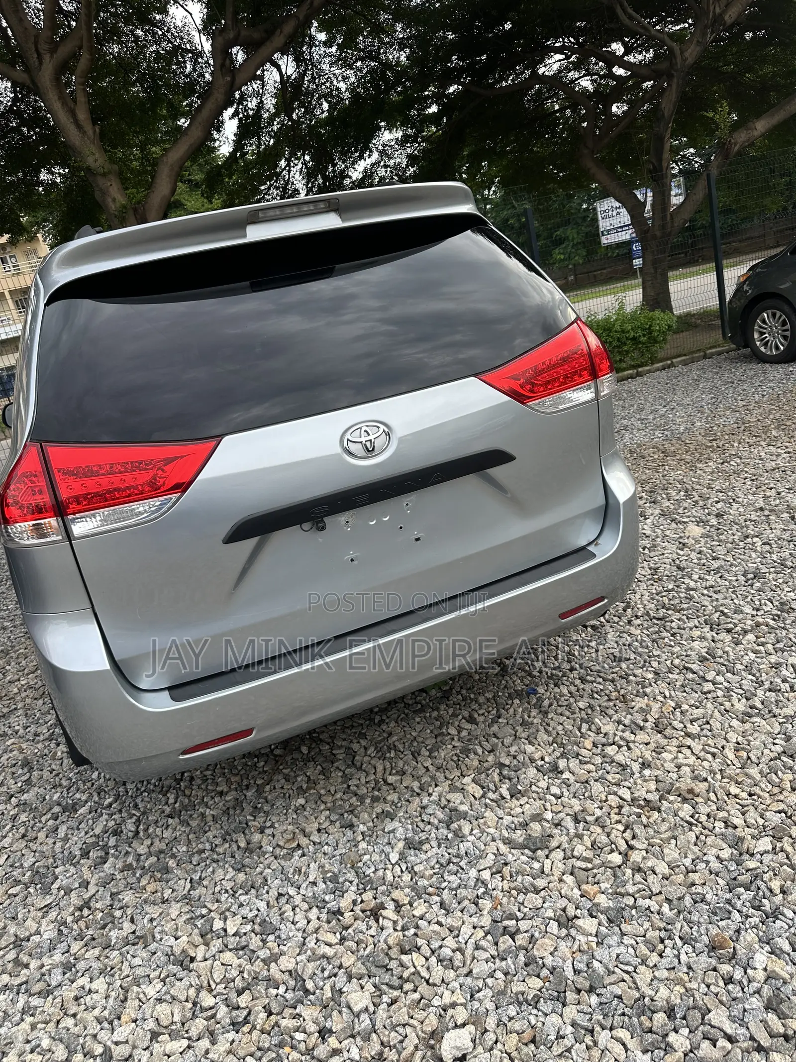Toyota Sienna 2012 Silver