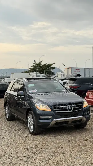 Mercedes-Benz M Class ML350 4MATIC 4dr SUV AWD (3.5L 6cyl 7A) 2014 Gray