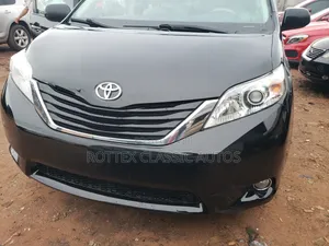 Toyota Sienna 2011 Black