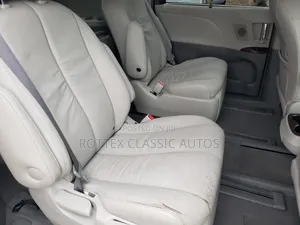 Toyota Sienna 2011 Black