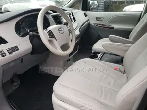 Toyota Sienna 2011 Black