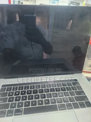 Laptop Apple MacBook Pro 2017 16GB Intel Core i7 SSD 512GB