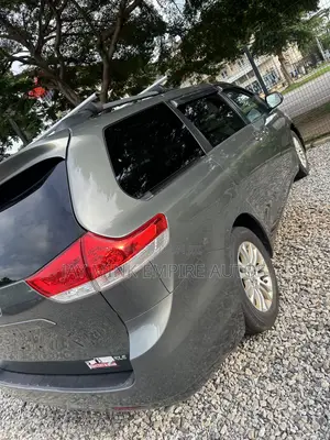 Toyota Sienna 2013 Gray