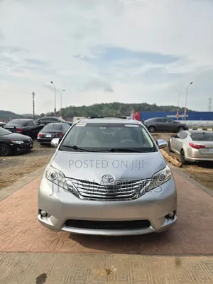 Toyota Sienna 2011 Silver
