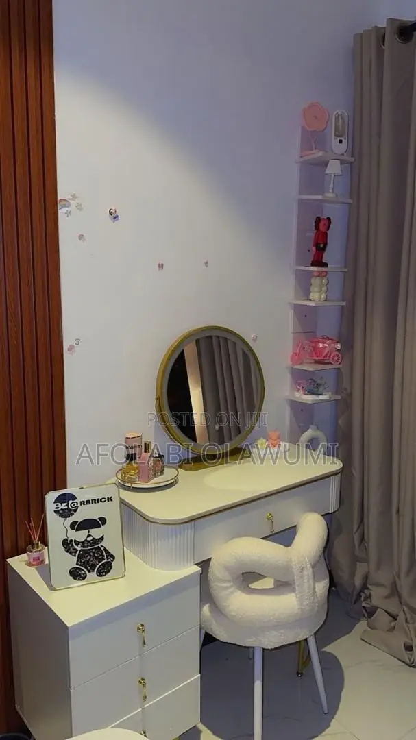 Vanity & Dreasing Table