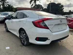 Honda Civic EX-L w/Navi 4dr Hatchback (1.5L 4cyl) 2017 White