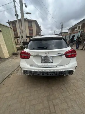 Mercedes-Benz GLA 250 2016 White