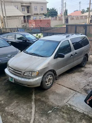 Toyota Sienna 2003 Gold