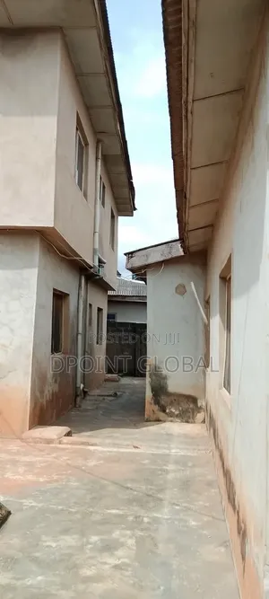 10bdrm Block of Flats in In Estate, Baruwa for sale