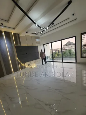 2bdrm Apartment in Lekki Peninsula for sale