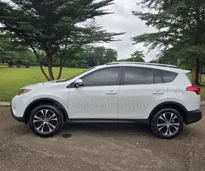 Toyota RAV4 Limited 4dr SUV AWD (2.5L 4cyl 6A) 2015 White