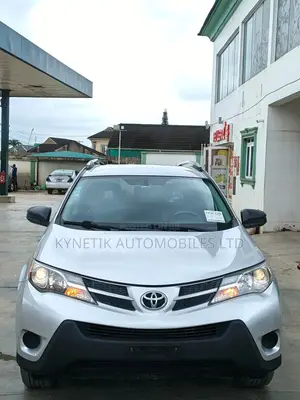 Toyota RAV4 LE AWD (2.5L 4cyl 6A) 2013 Silver