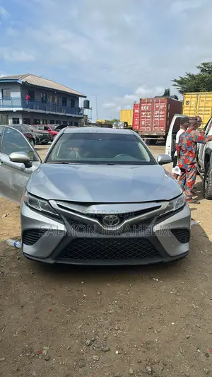 Toyota Camry 2018 Pearl